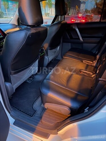 Toyota Land Cruiser Prado-8