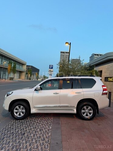 Toyota Land Cruiser Prado-5