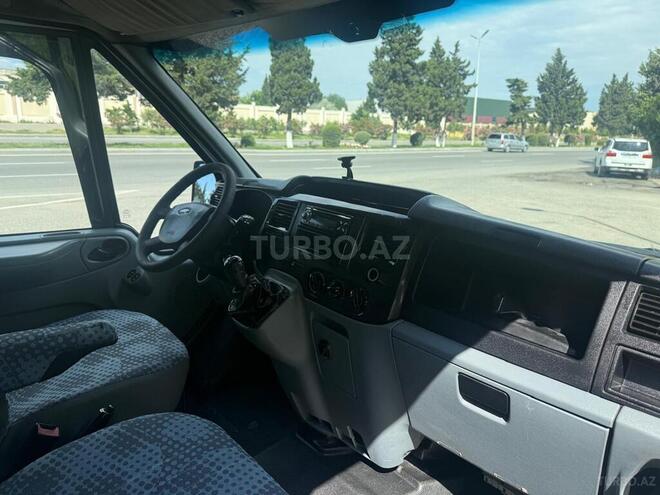 Ford Transit-8