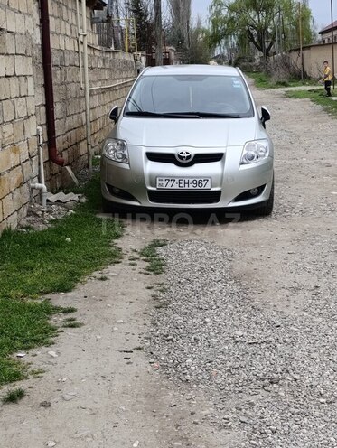 Toyota Auris-1