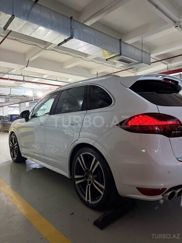 Porsche Cayenne GTS-6
