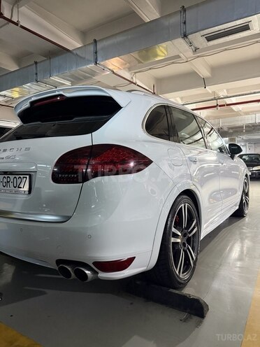 Porsche Cayenne GTS-8