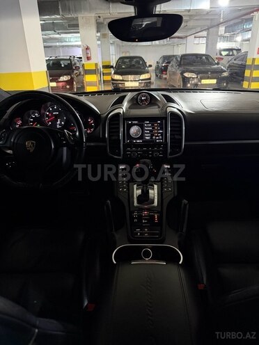 Porsche Cayenne GTS-10