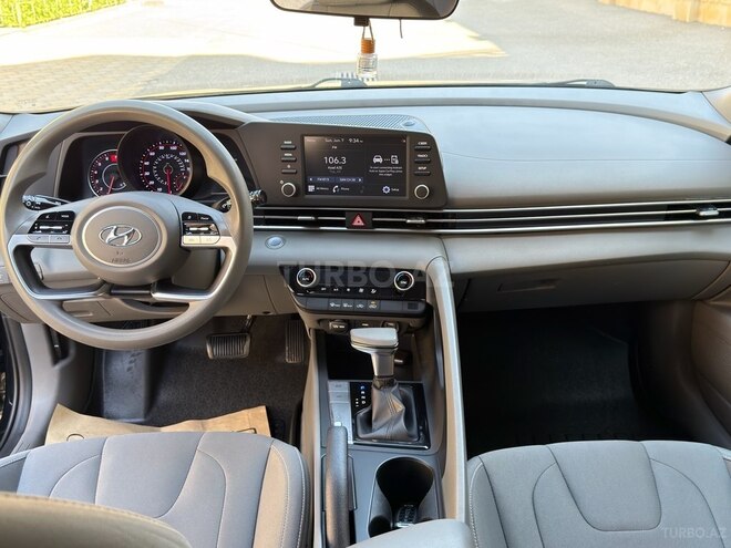 Hyundai Elantra-9
