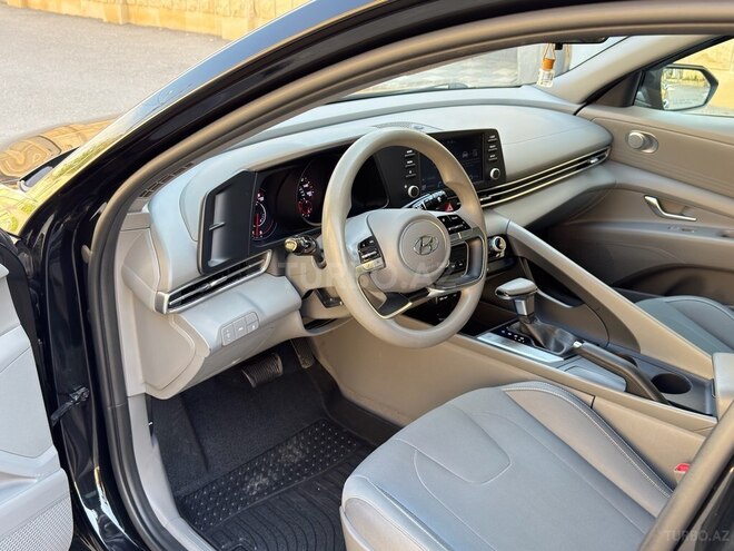 Hyundai Elantra-12