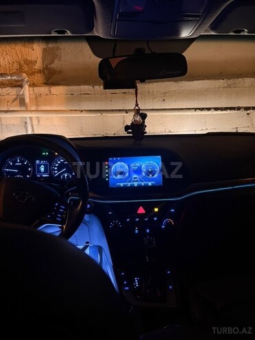 Hyundai Elantra-4