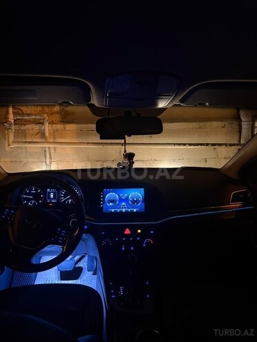 Hyundai Elantra-6