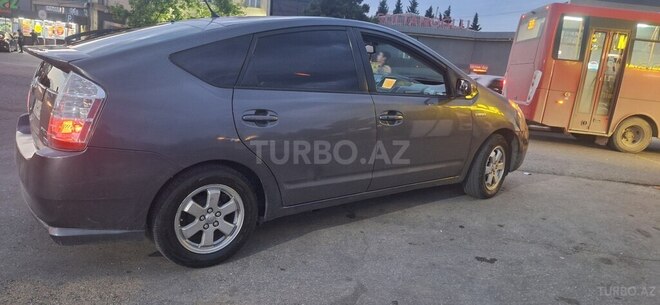 Toyota Prius-4
