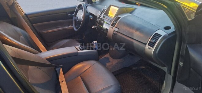 Toyota Prius-12