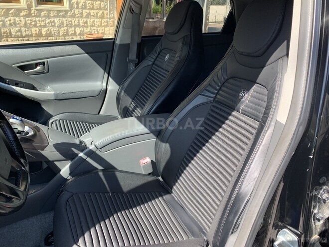 Toyota Prius-12