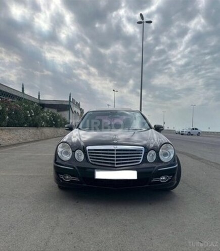 Mercedes E 280-1