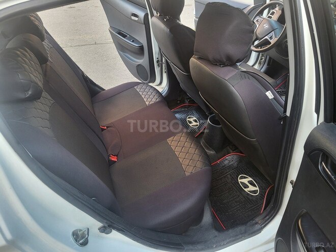 Hyundai i20-10