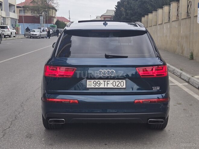 Audi Q7-6