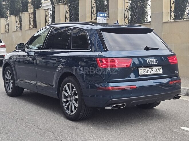 Audi Q7-4