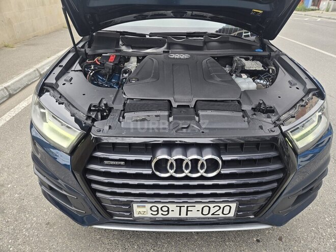 Audi Q7-11