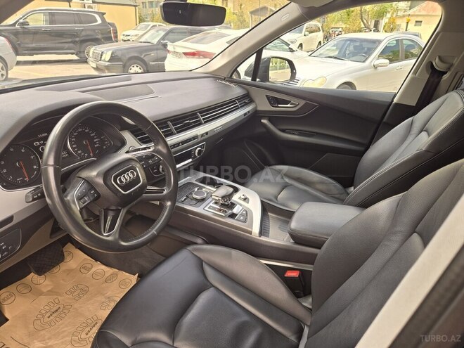 Audi Q7-8