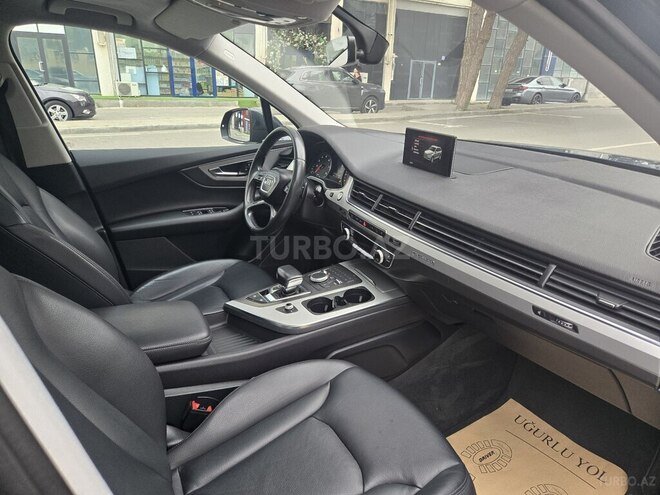 Audi Q7-9