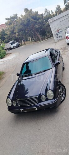 Mercedes E 200-1