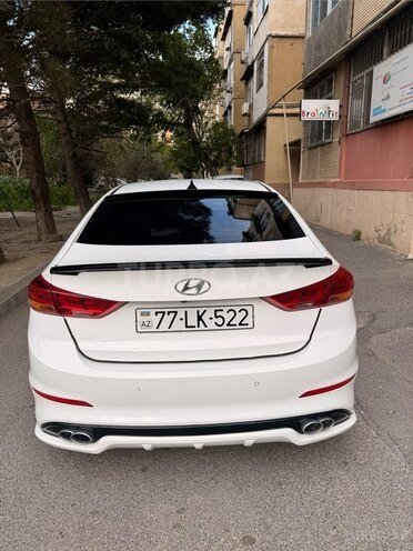 Hyundai Elantra-8