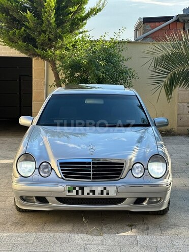 Mercedes E 220-1