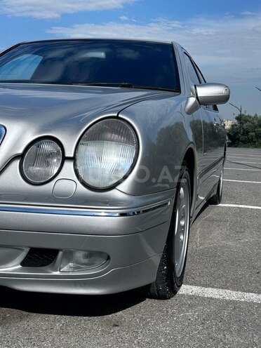 Mercedes E 220-5