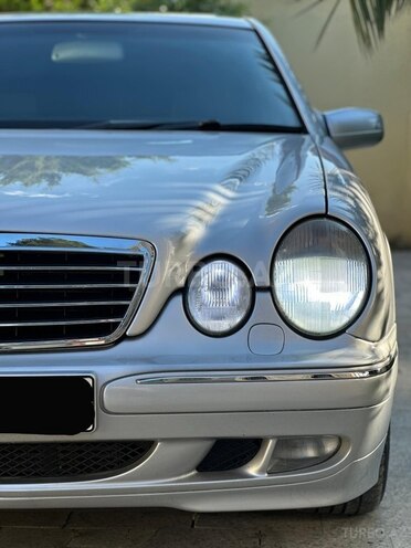 Mercedes E 220-3