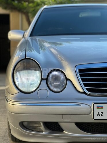 Mercedes E 220-2