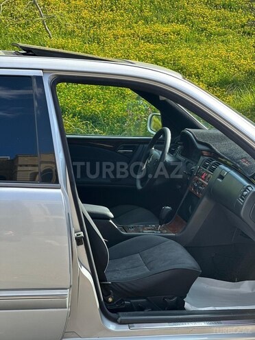 Mercedes E 220-12