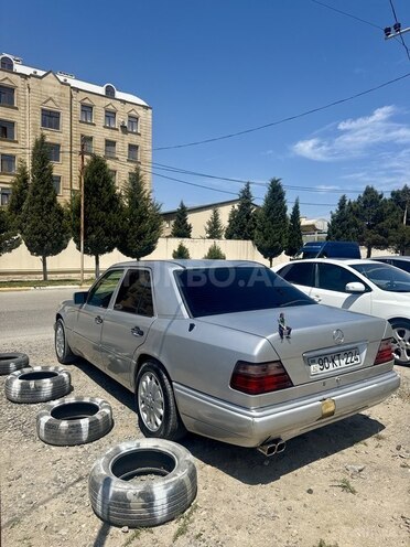 Mercedes 250 D-2