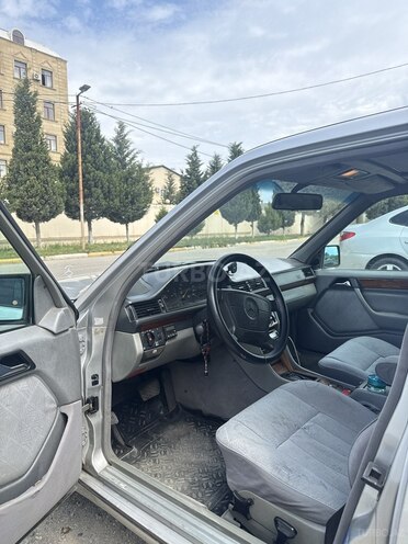 Mercedes 250 D-6