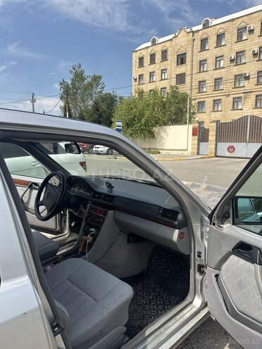 Mercedes 250 D-9