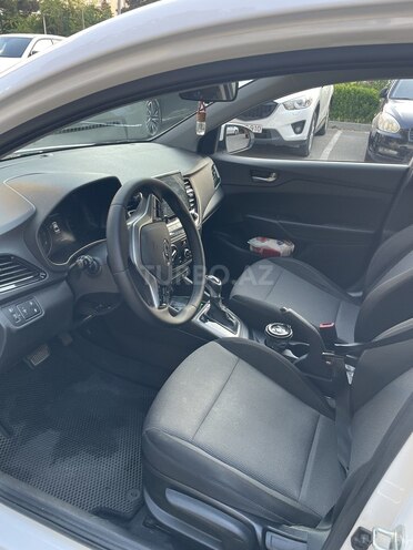 Hyundai Accent-6