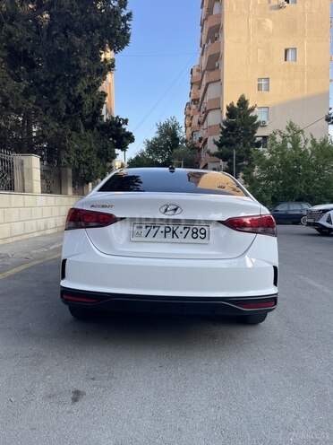 Hyundai Accent-2