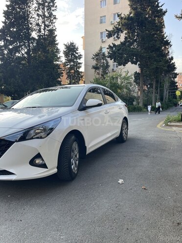 Hyundai Accent-4