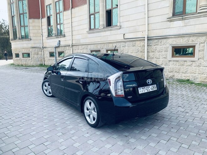 Toyota Prius-8
