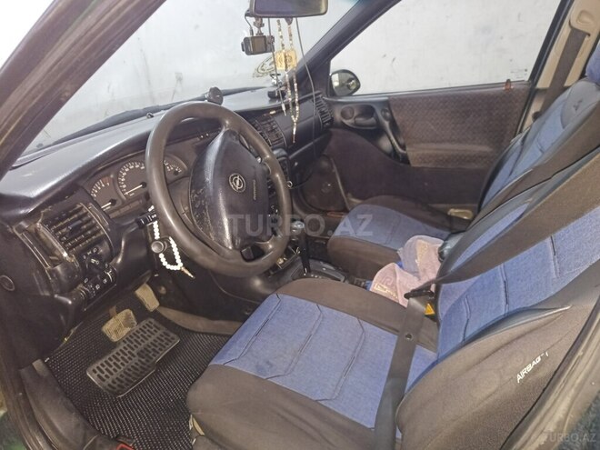 Opel Vectra-7