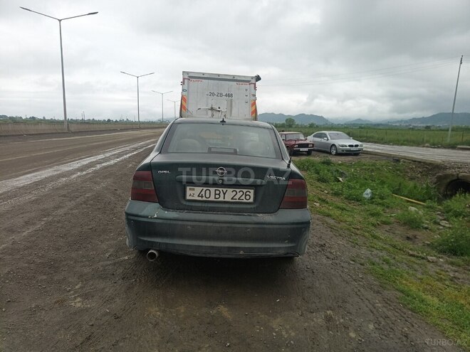 Opel Vectra-4