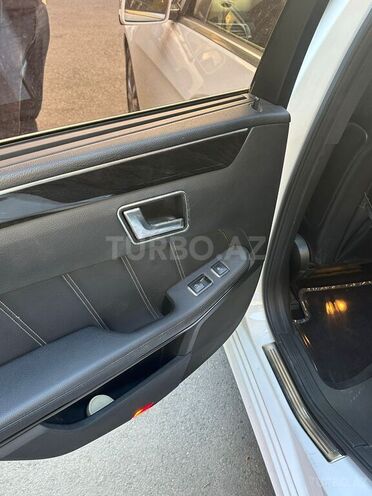 Mercedes E 300-9