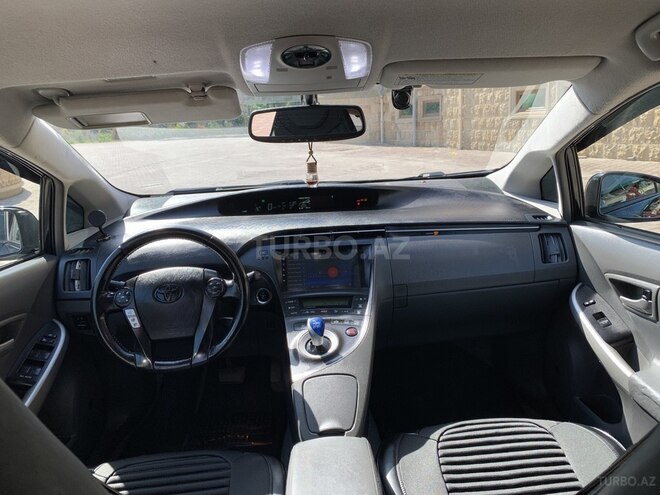 Toyota Prius-11