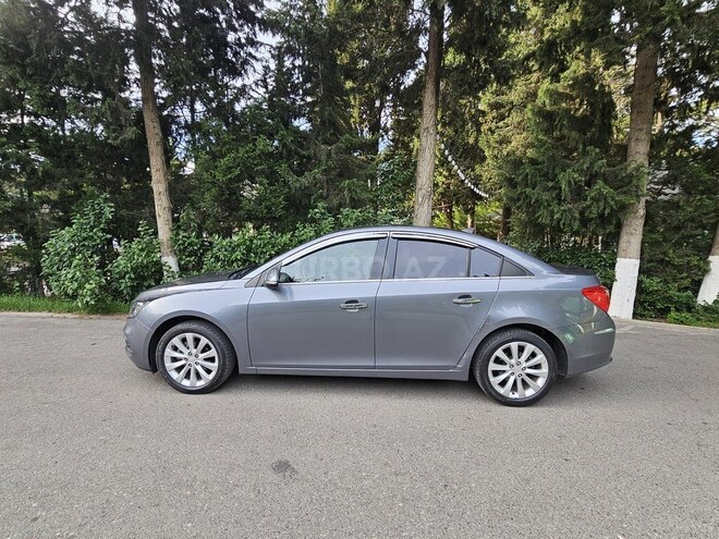 Chevrolet Cruze-12