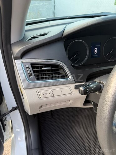 Hyundai Sonata-6