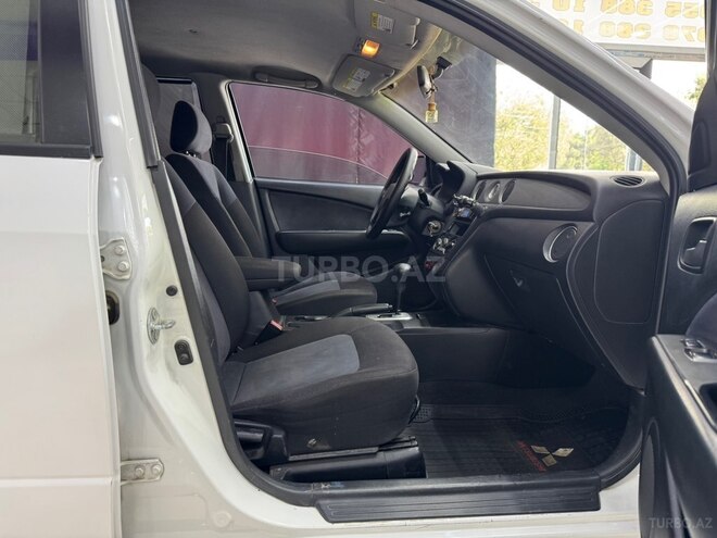 Mitsubishi Outlander-7