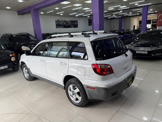 Mitsubishi Outlander-11
