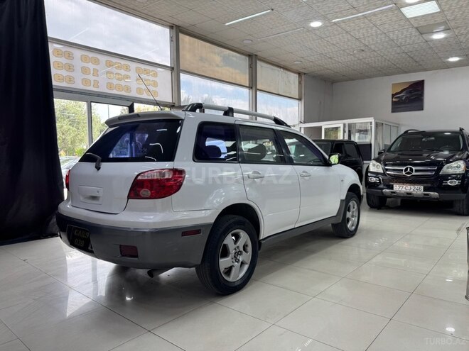 Mitsubishi Outlander-13