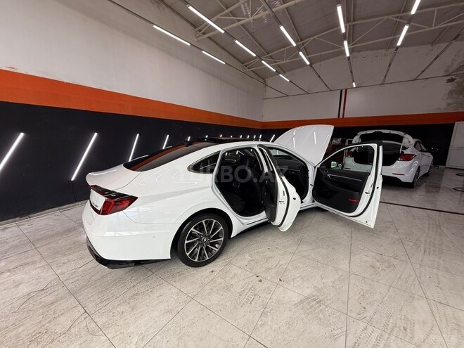 Hyundai Sonata-16