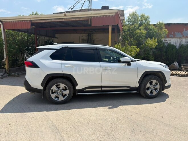 Toyota RAV4-10
