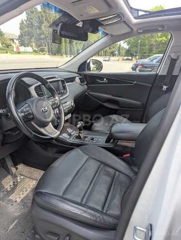 Kia Sorento-13