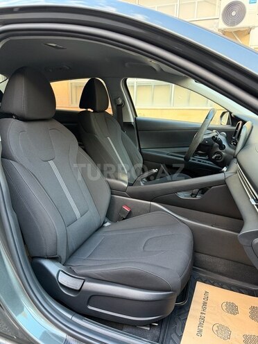 Hyundai Elantra-12