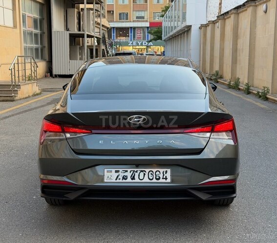 Hyundai Elantra-4