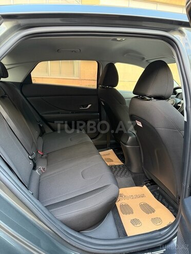 Hyundai Elantra-11